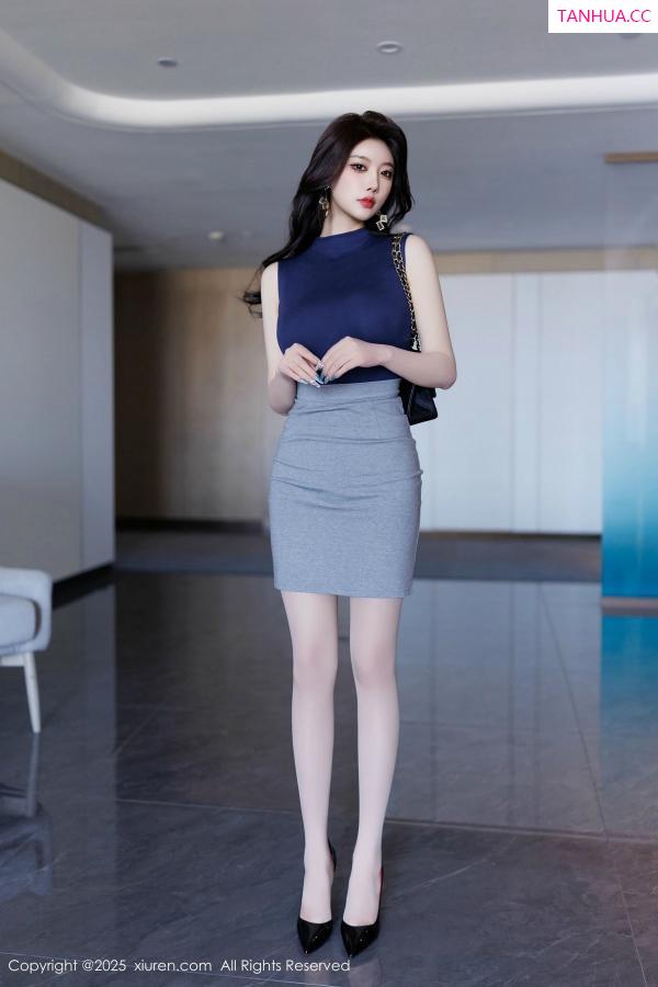 [XiuRen]高清写真图 2025.02.08 No.9857 杨晨晨Yome 黑丝美腿